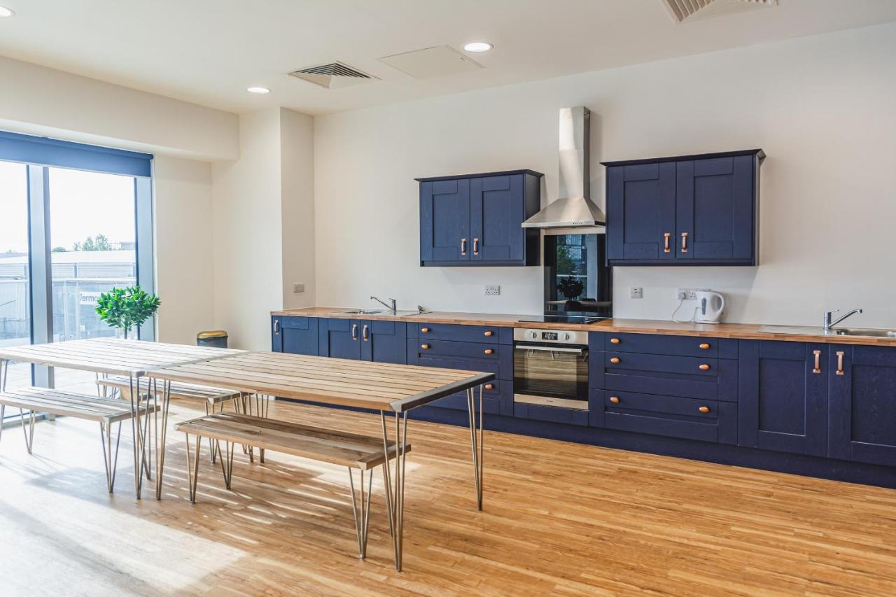 Hallsphere - Stunning Apartment Salford Quays Манчестър Екстериор снимка