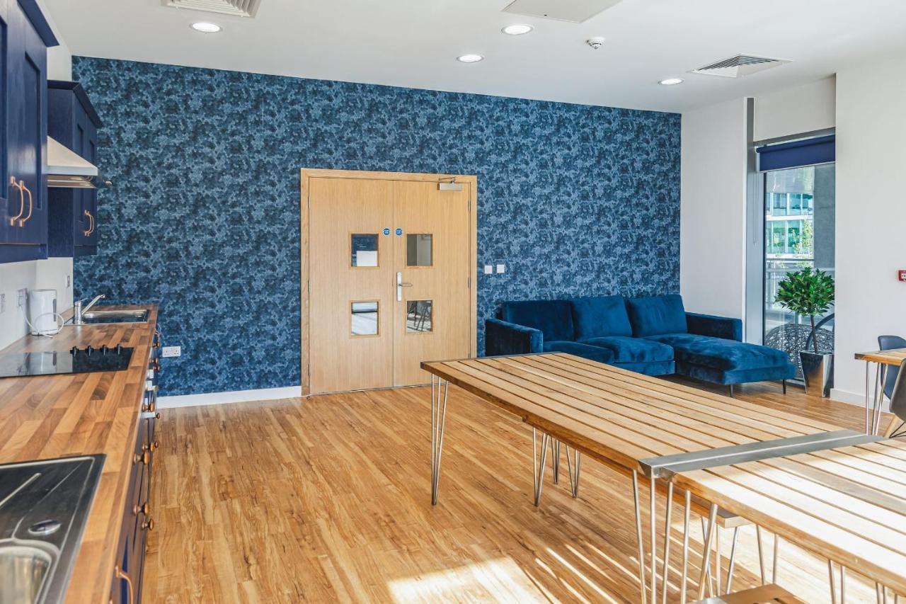 Hallsphere - Stunning Apartment Salford Quays Манчестър Екстериор снимка