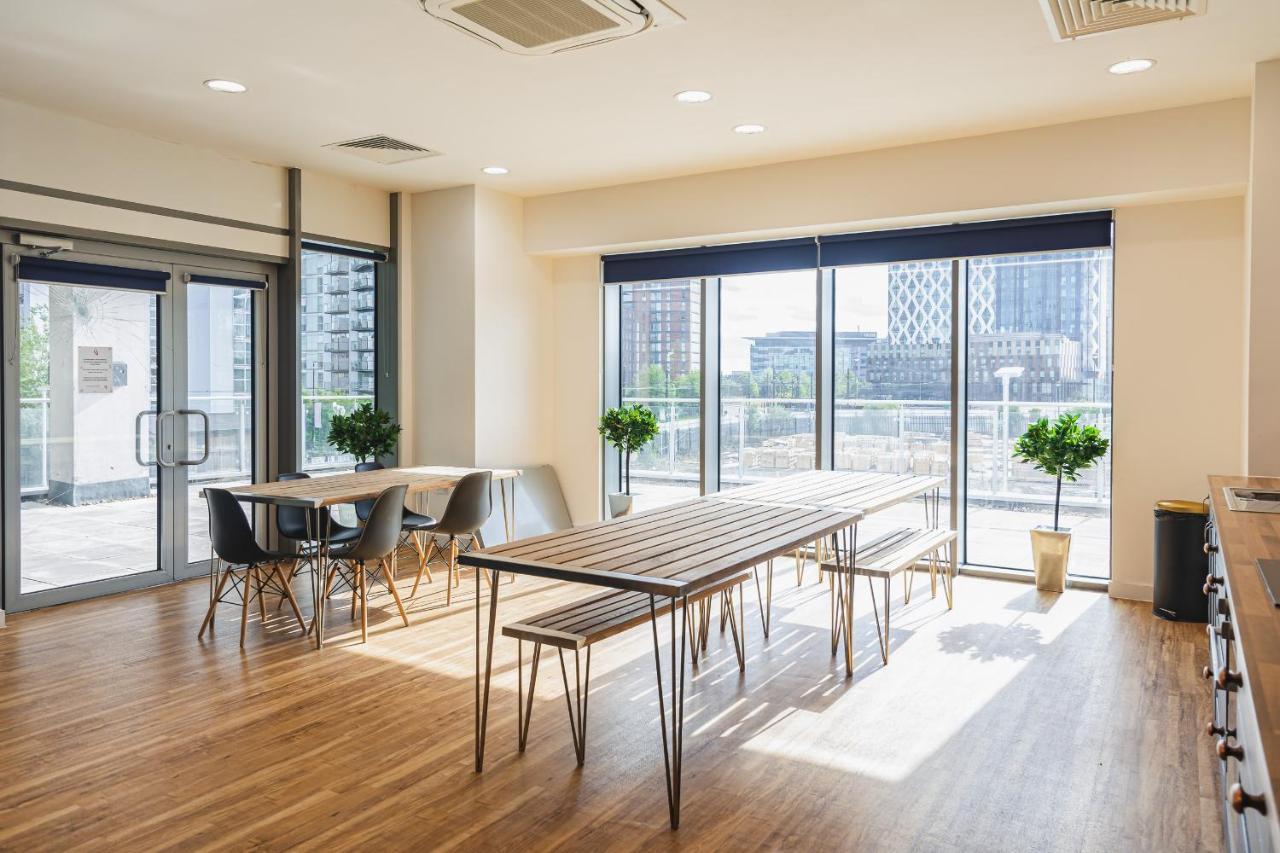 Hallsphere - Stunning Apartment Salford Quays Манчестър Екстериор снимка