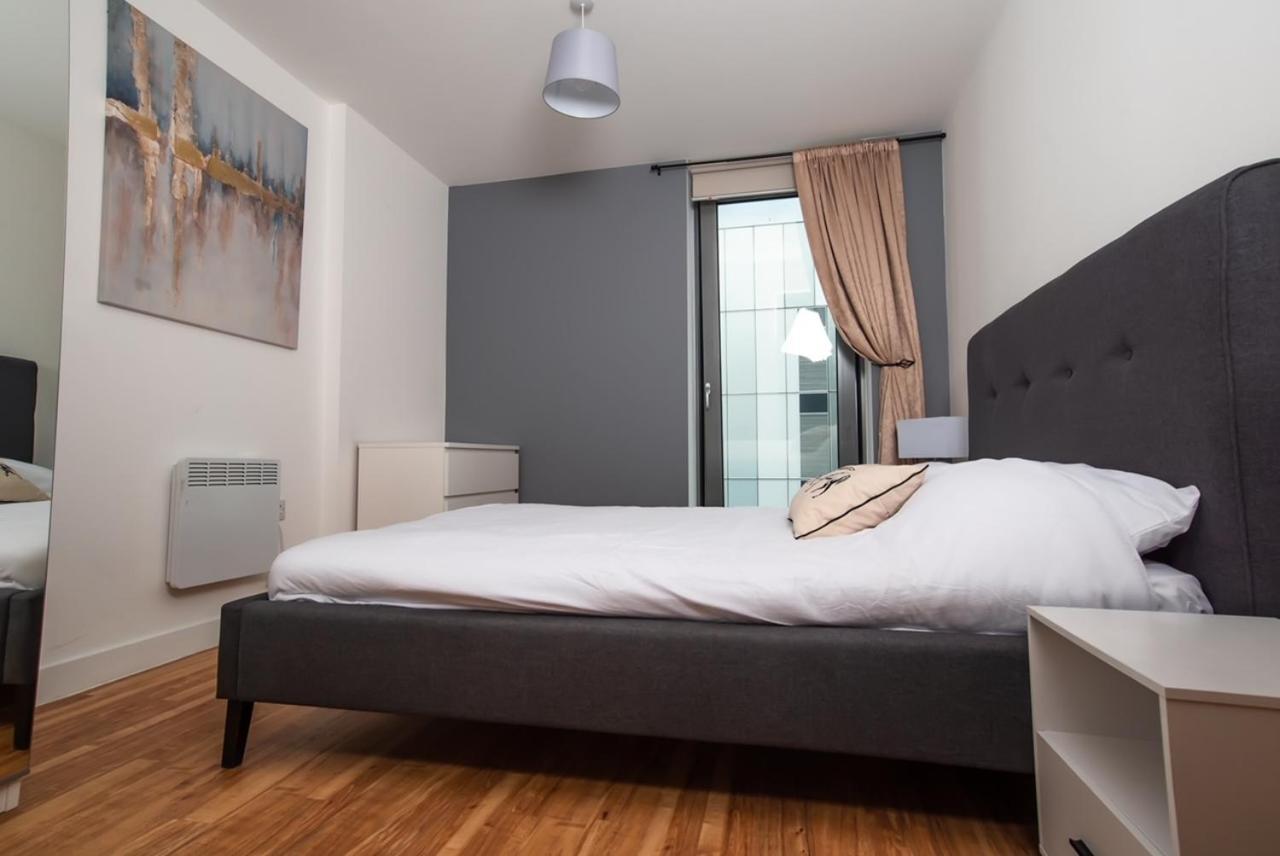 Hallsphere - Stunning Apartment Salford Quays Манчестър Екстериор снимка
