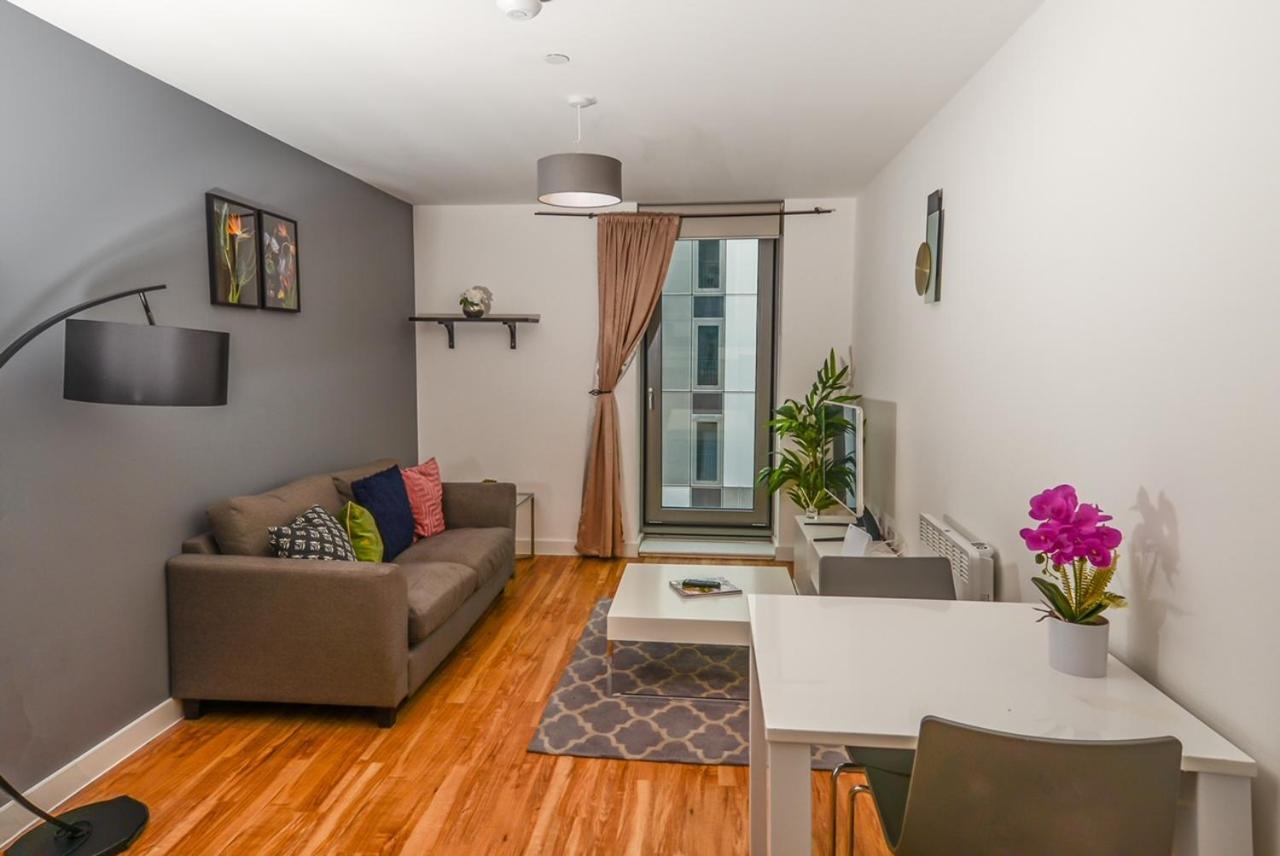 Hallsphere - Stunning Apartment Salford Quays Манчестър Екстериор снимка
