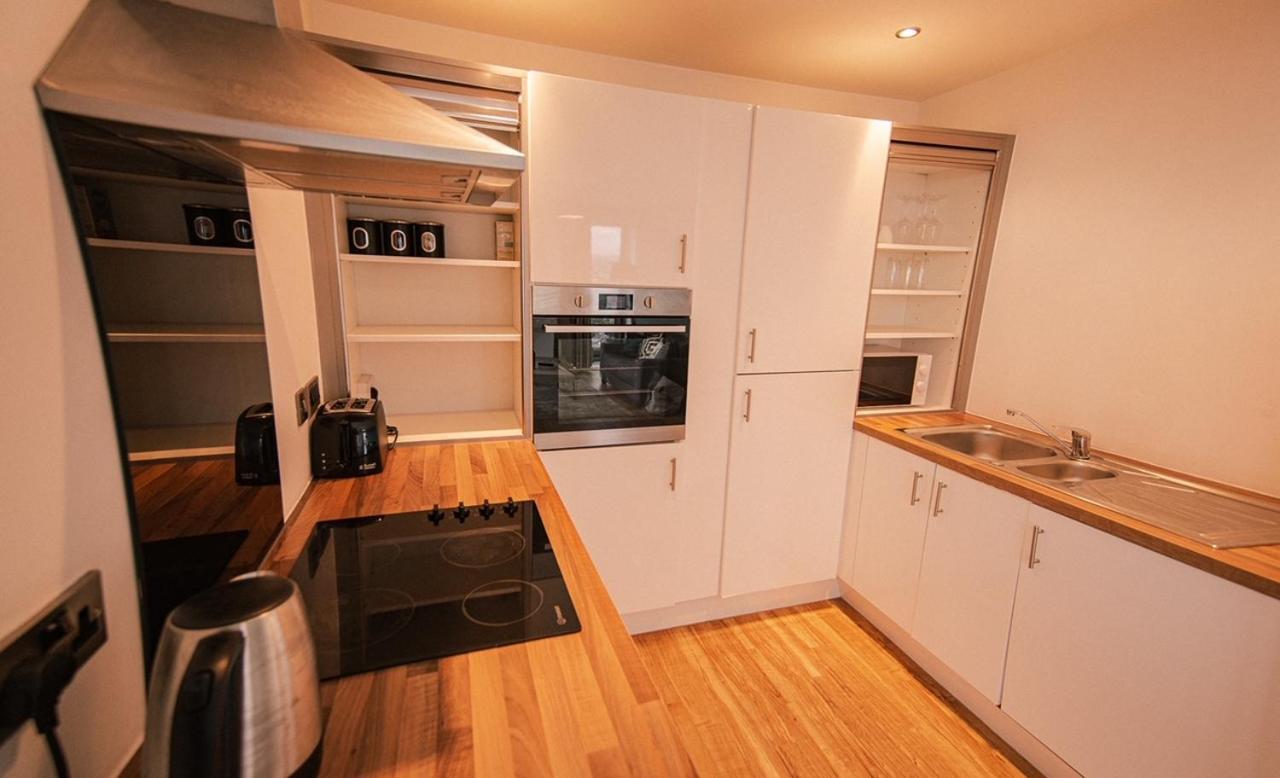 Hallsphere - Stunning Apartment Salford Quays Манчестър Екстериор снимка