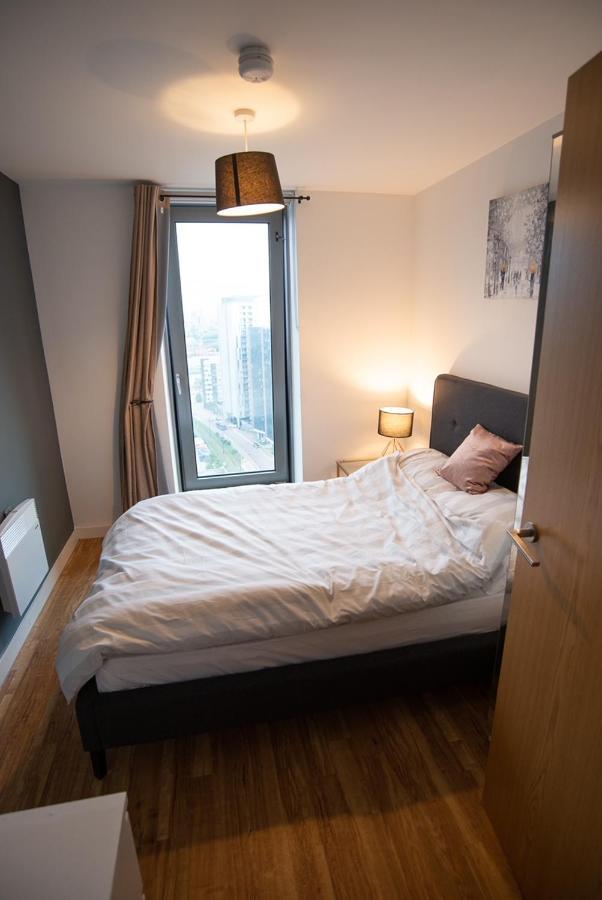 Hallsphere - Stunning Apartment Salford Quays Манчестър Екстериор снимка