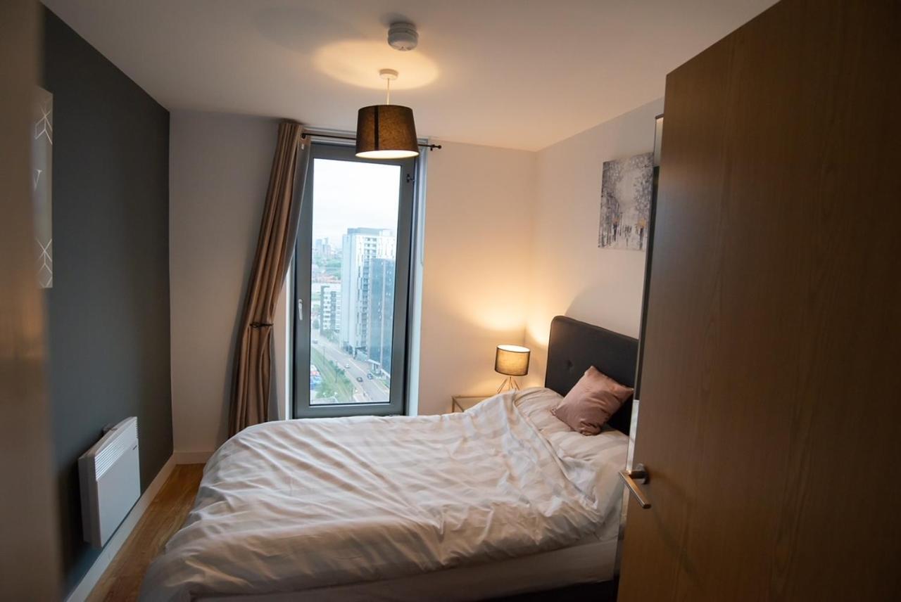 Hallsphere - Stunning Apartment Salford Quays Манчестър Екстериор снимка