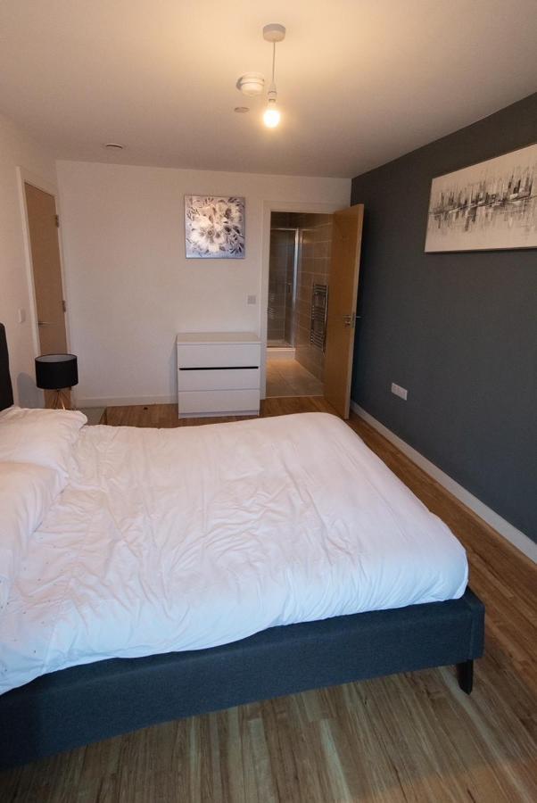 Hallsphere - Stunning Apartment Salford Quays Манчестър Екстериор снимка