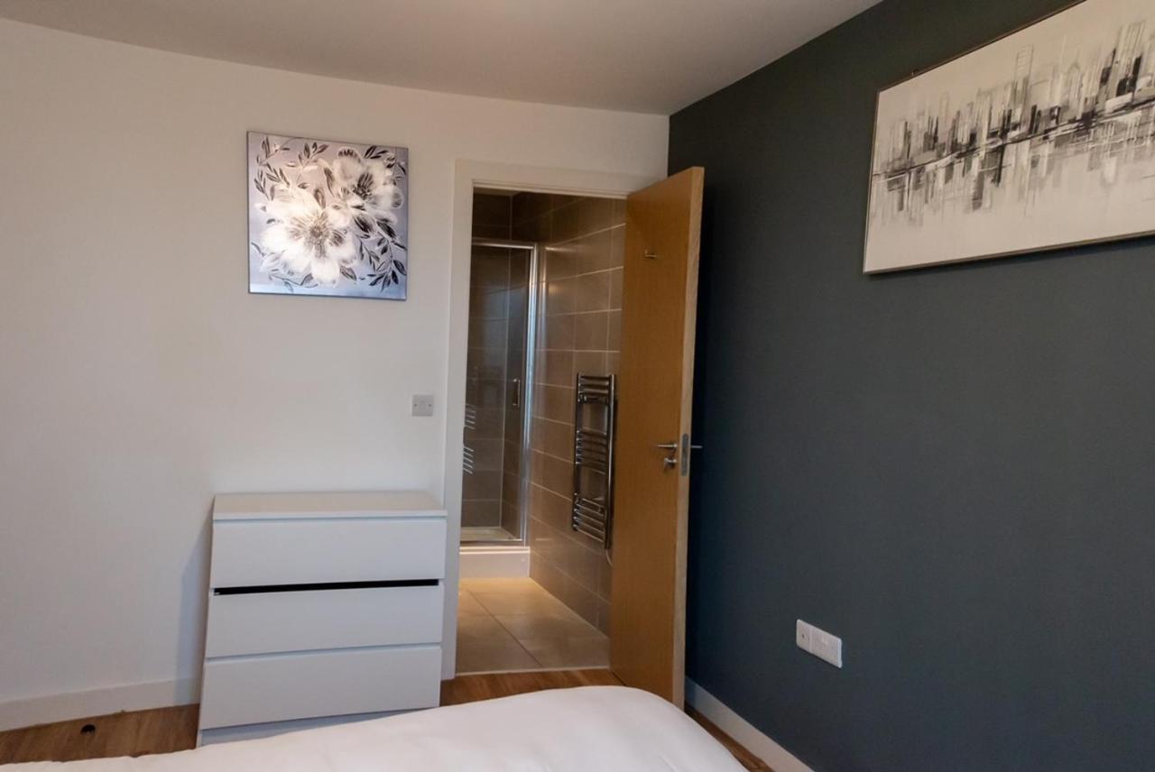 Hallsphere - Stunning Apartment Salford Quays Манчестър Екстериор снимка